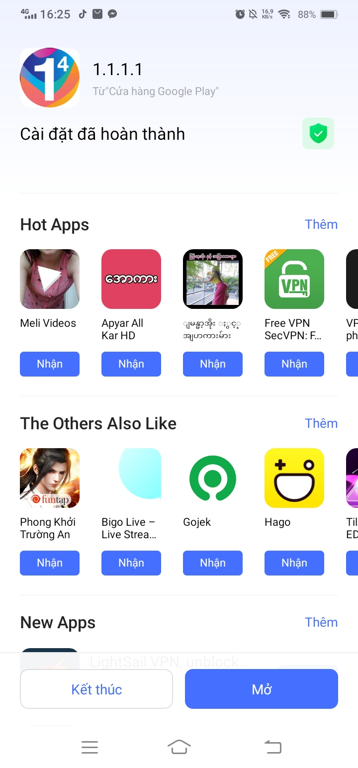 Hình thức tải về của 2 hệ điều hành google play và app store